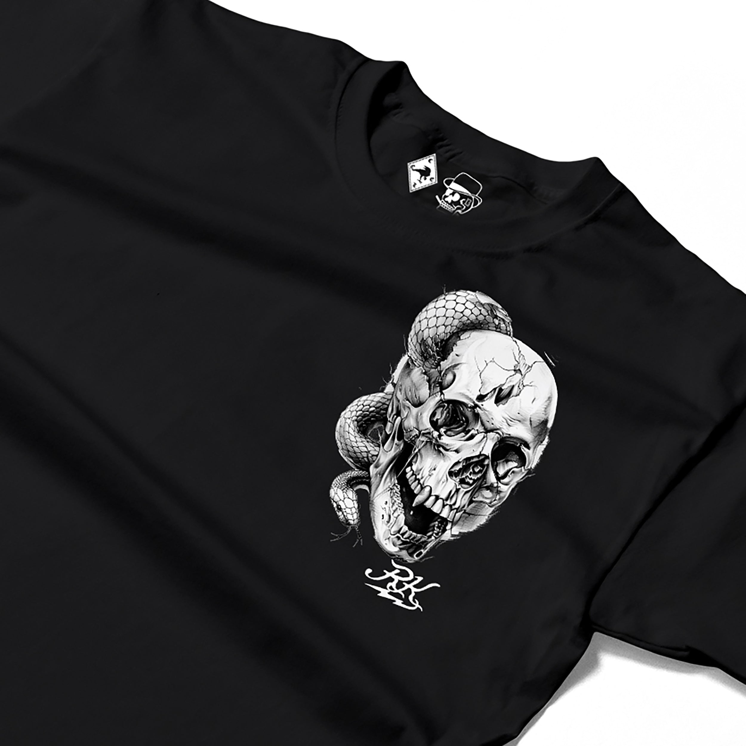 RUM KNUCKLES SKULL SNAKE T-Shirt