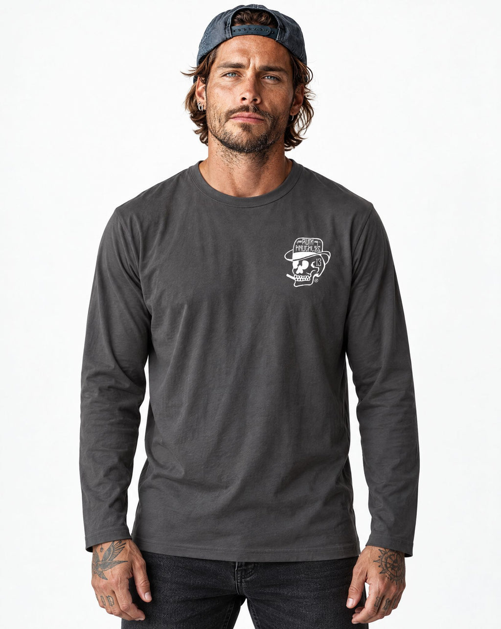 RUM KNUCKLES SMOKIN SKULL Long Sleeve Tee - Charcoal - model front