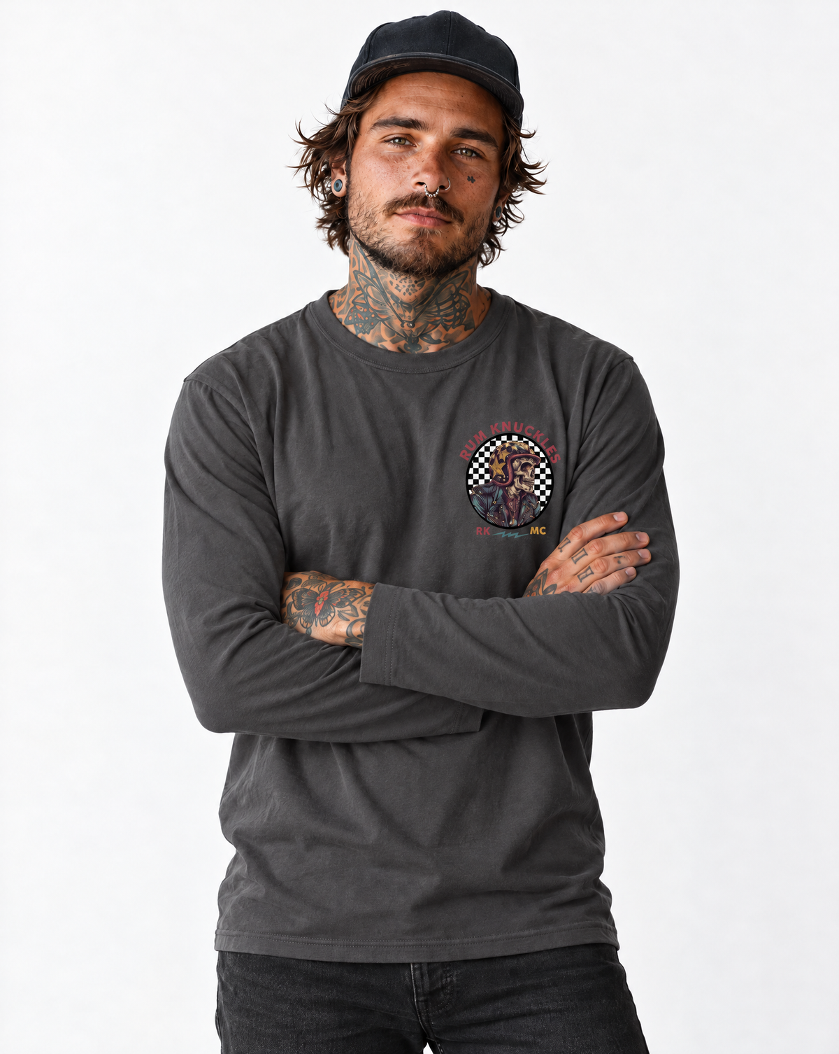 RUM KNUCKLES SKULL MOTO Long Sleeve Tee - Charcoal - model front