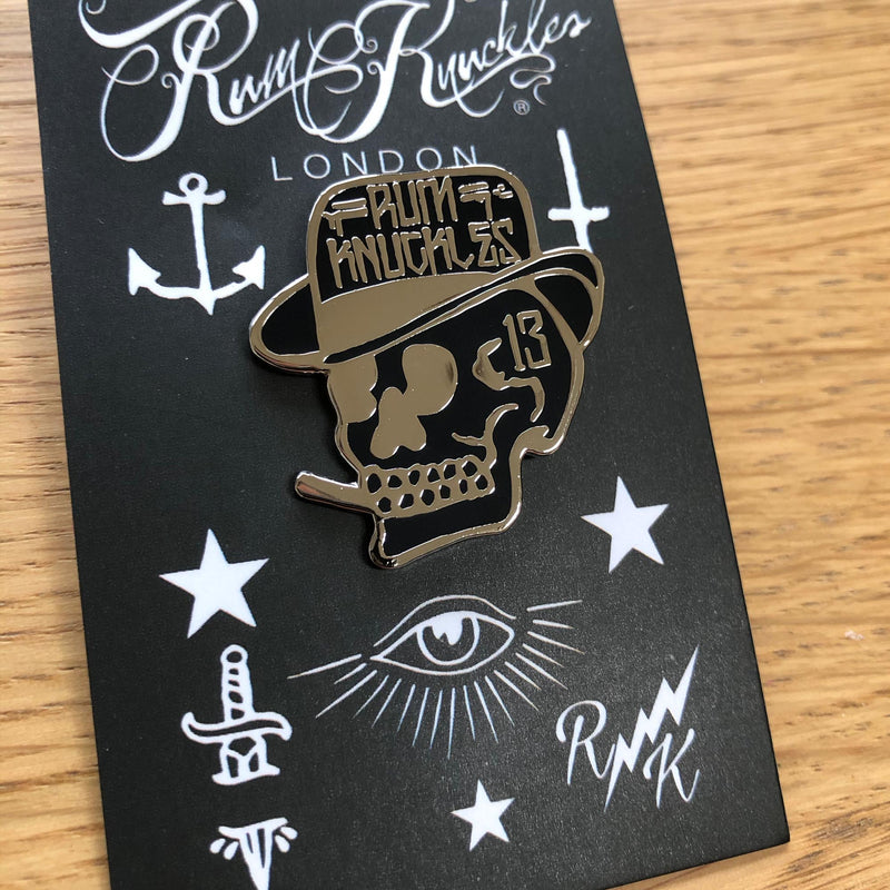 Insignia del pin del logotipo del cráneo fumador de RK